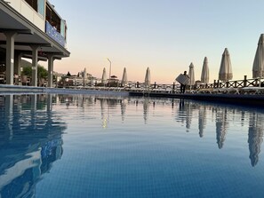 2 restaurants; breakfast and dinner served - Suhan Seaport Hotel (Kusadasi)