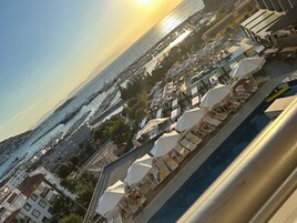 Quarto standard, vista para o mar | Terraço/pátio