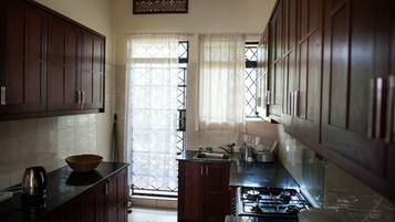 Full-size fridge, microwave, stovetop, coffee/tea maker