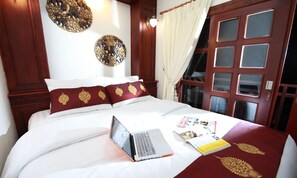 Double Room | In-room safe, desk, free WiFi