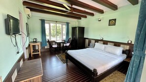 Desk, free WiFi - Nanohana Lodge (Pokhara)