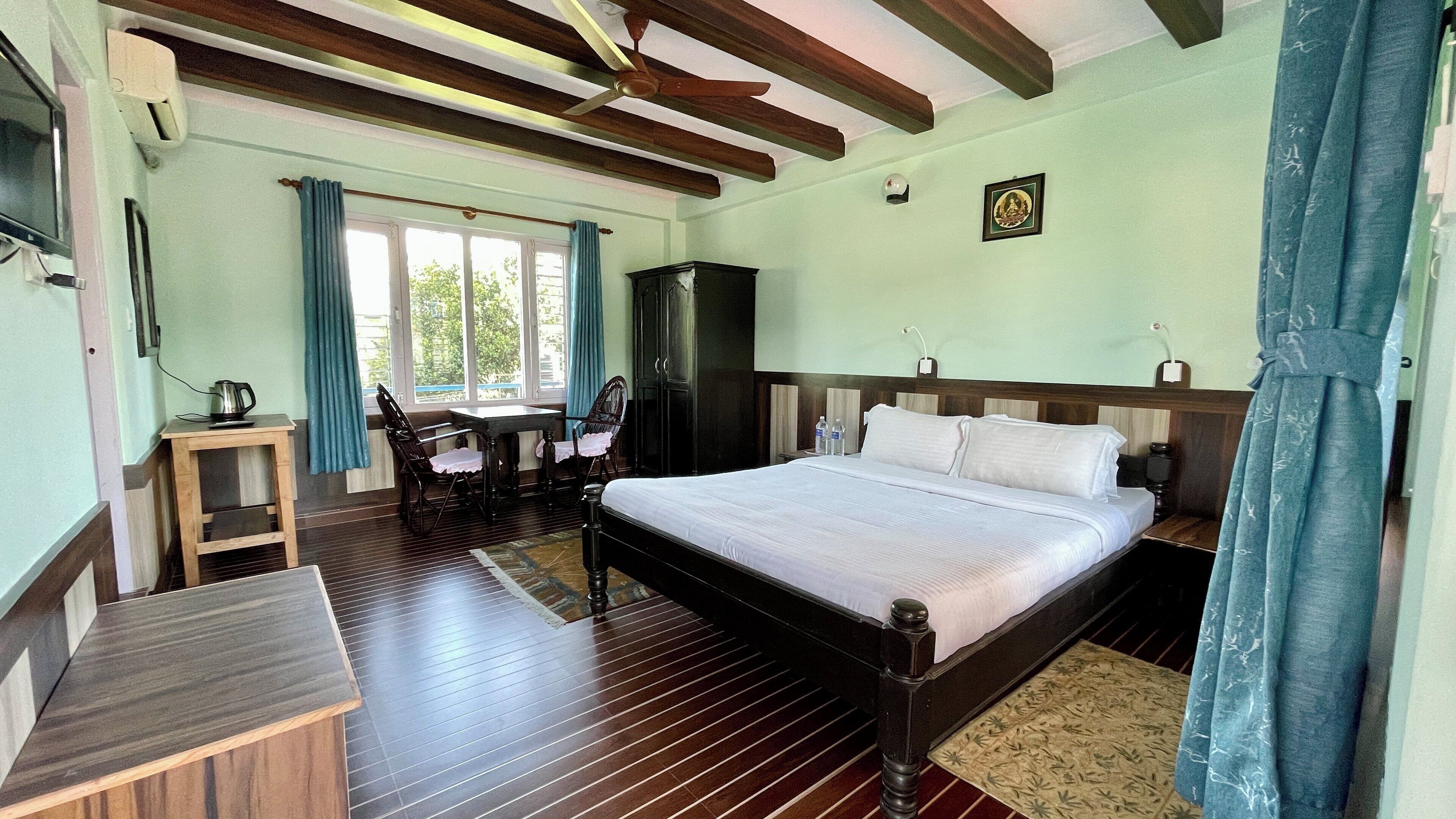 Deluxe Room, 1 Bedroom, Terrace, Mountain View | Desk, free WiFi