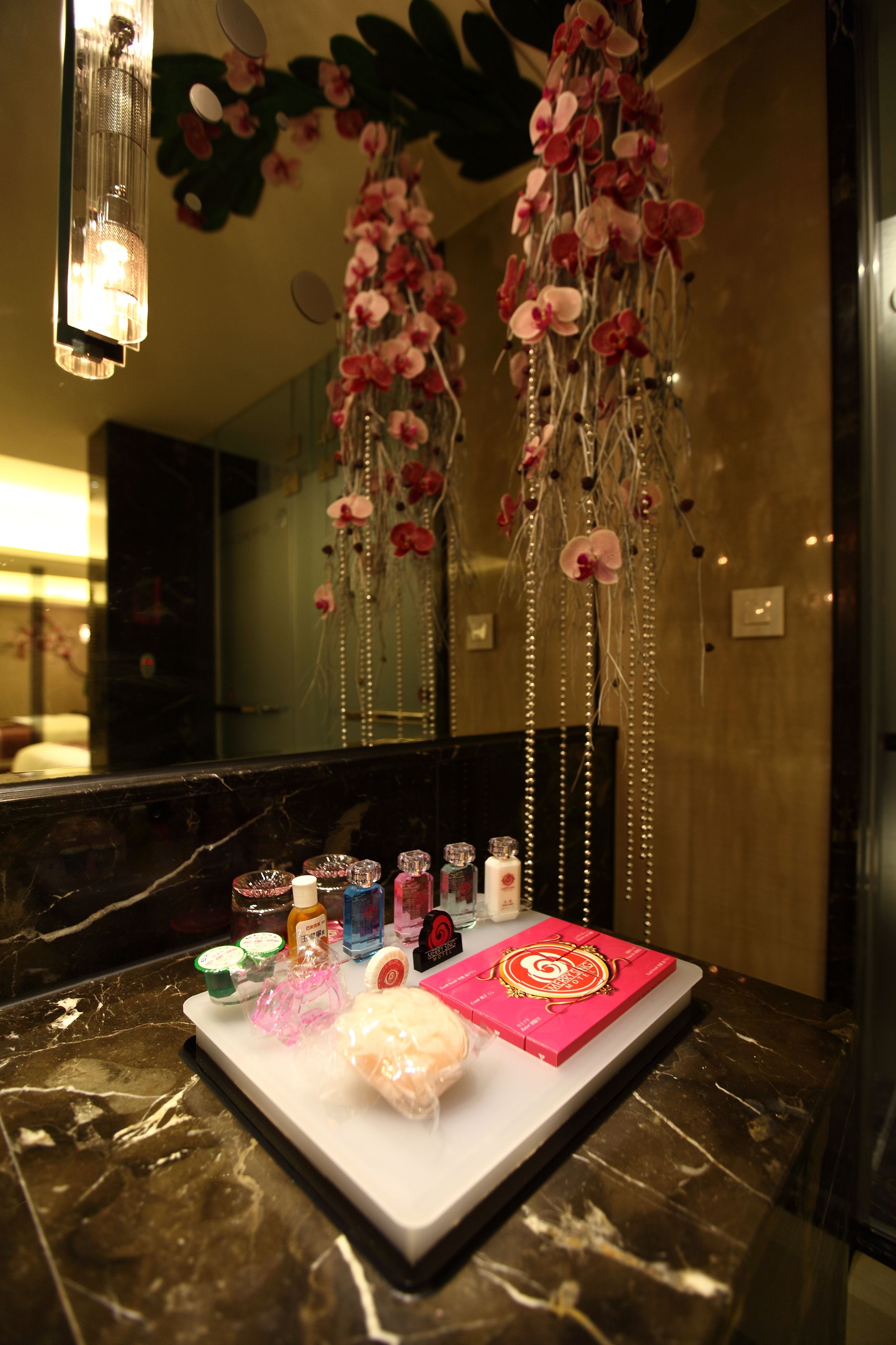 business double room, 1 double bed (no one guest is allowed) | bathroom | combined shower/bathtub, jetted bath, free toiletries, hair dryer