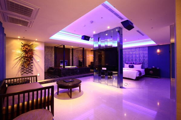 デスク、WiFi (無料)