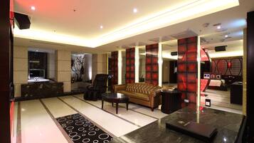 Business Double Room, 1 Double Bed (No one guest is allowed) | Living area