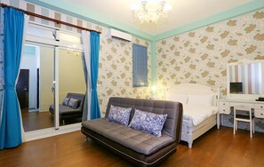 Health Room, 1 King bed | Desk, rollaway beds, free WiFi - Hettich Homestay (Ji'an)