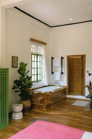 Phòng đôi hoặc 2 giường đơn Deluxe, quang cảnh sông | Minibar, két bảo mật tại phòng, bàn 