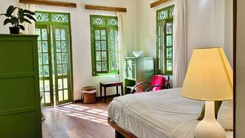 Minibar, in-room safe, desk, free WiFi