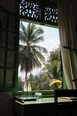 Phòng đôi hoặc 2 giường đơn Deluxe, quang cảnh sông | Minibar, két bảo mật tại phòng, bàn 