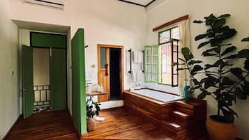 Phòng đôi hoặc 2 giường đơn Deluxe, quang cảnh sông | Minibar, két bảo mật tại phòng, bàn