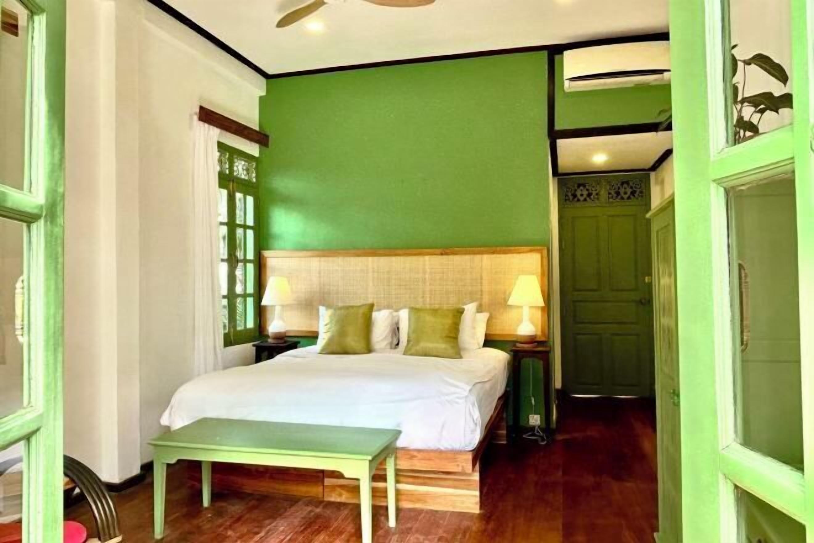 Minibar, in-room safe, desk, free WiFi