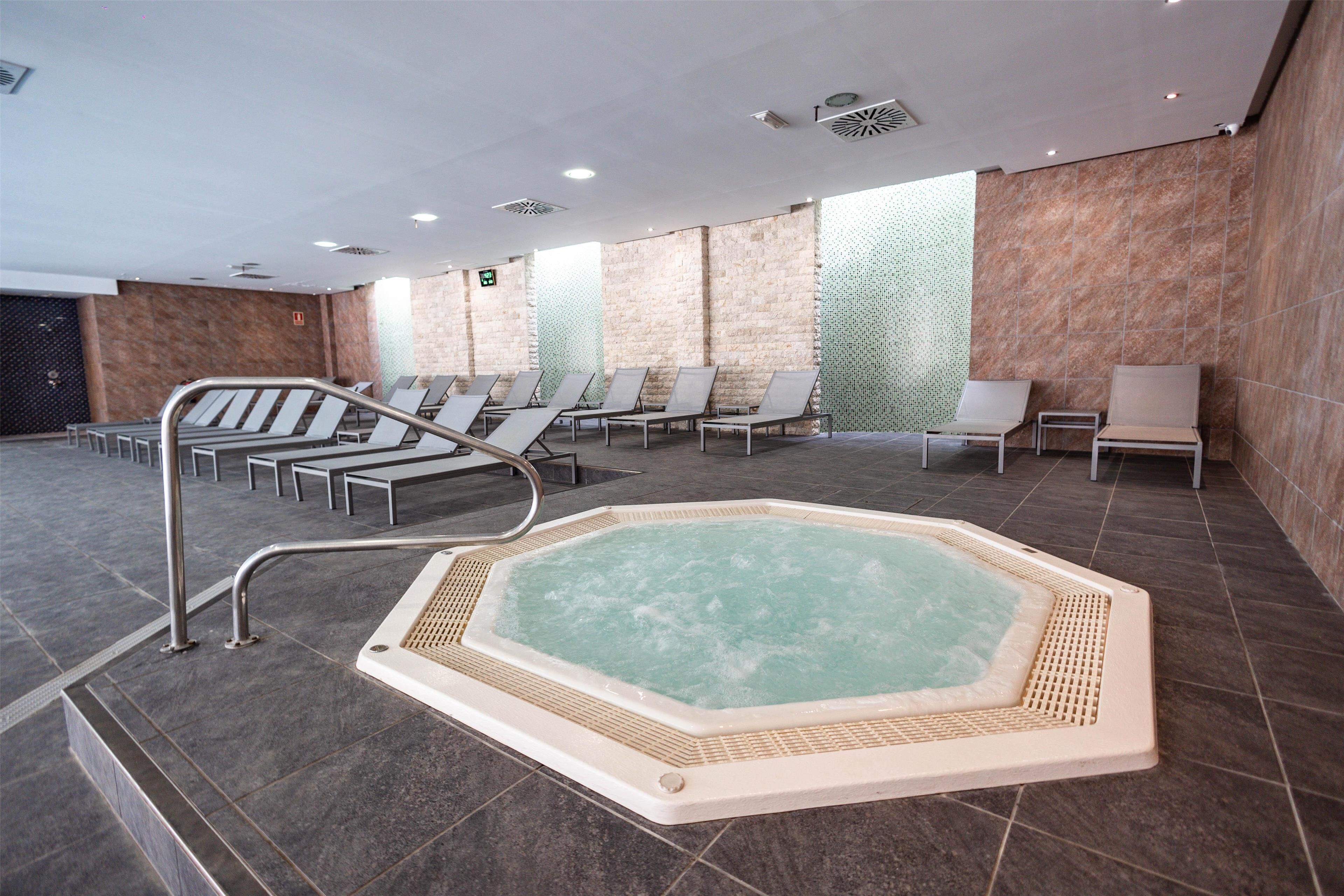 Indoor pool, 2 outdoor pools, pool umbrellas, pool loungers