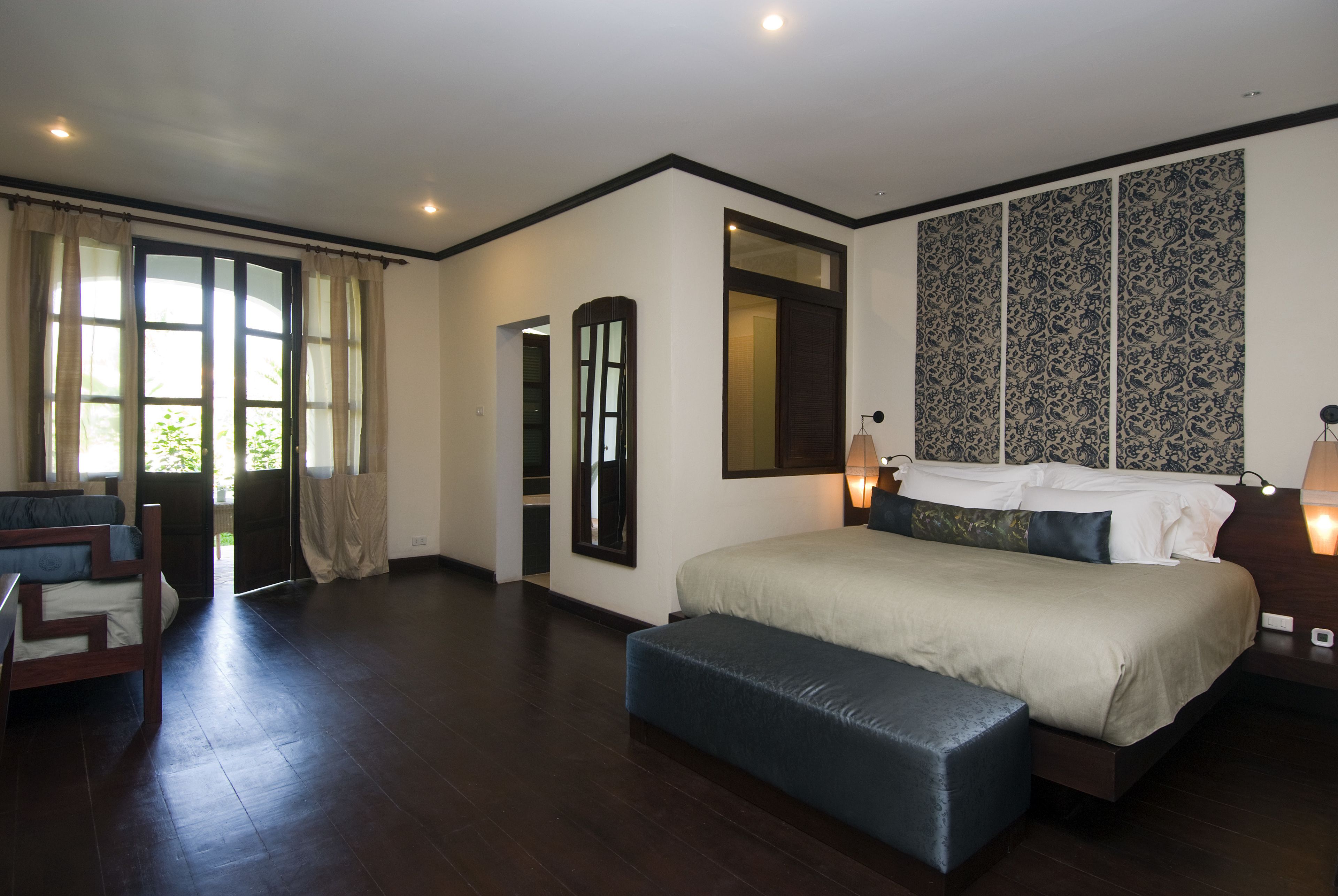 deluxe double room, ground floor (garden view deluxe queen) | in-room safe, desk, soundproofing, rollaway beds
