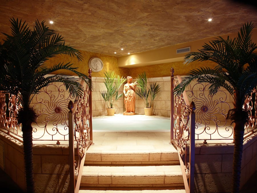 Warmsteinmassagen, klassische Massagen, Thai-Massagen, Sportmassagen