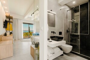 Junior Suite, Sea View | Bathroom | Free toiletries, hair dryer, slippers, towels