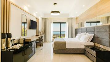 Honeymoon Suite, Sea View | Premium bedding, down comforters, pillowtop beds, in-room safe