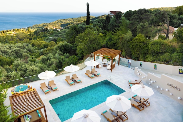 Sesongbasert utendørsbasseng