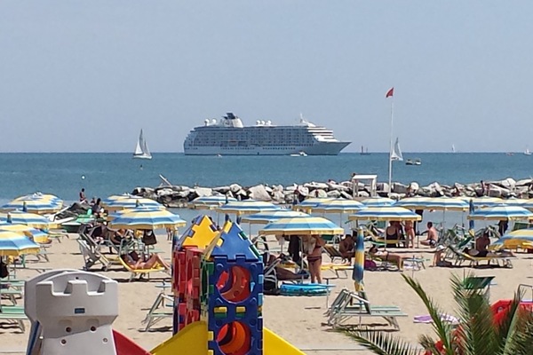 On the beach, white sand, 2 beach bars