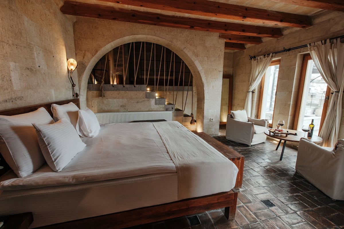 Suite with View | 1 slaapkamer, luxe beddengoed, een minibar, een kluis op de kamer