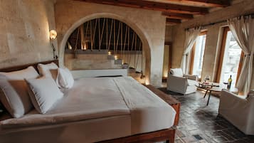 1 bedroom, premium bedding, minibar, in-room safe