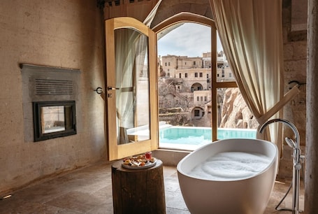 Pool Room with View | Bathroom | Shower, free toiletries, hair dryer, slippers