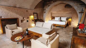 1 bedroom, premium bedding, minibar, in-room safe