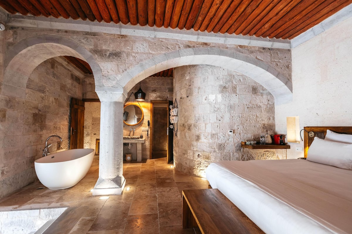 Suite with Private Pool | 1 ห้องนอน, เครื่องนอนระดับพรีเมียม, มินิบาร์, ตู้นิรภัยในห้องพัก