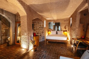 Junior Suite | 1 bedroom, premium bedding, minibar, in-room safe