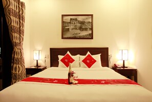 Minibar, desk, free WiFi - Pham Gia Boutique Villa (Da Nang)