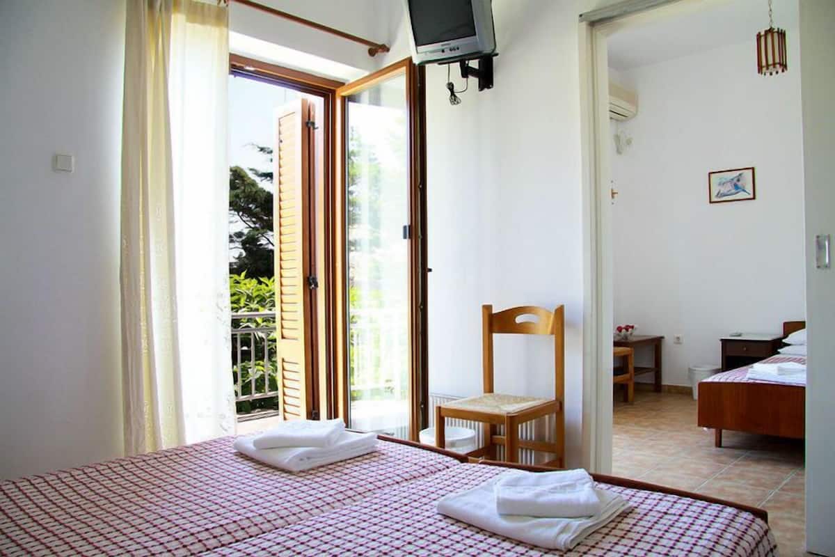 Kamar Triple Standar | Kedap suara, setrika/meja setrika, dan tempat tidur bayi gratis