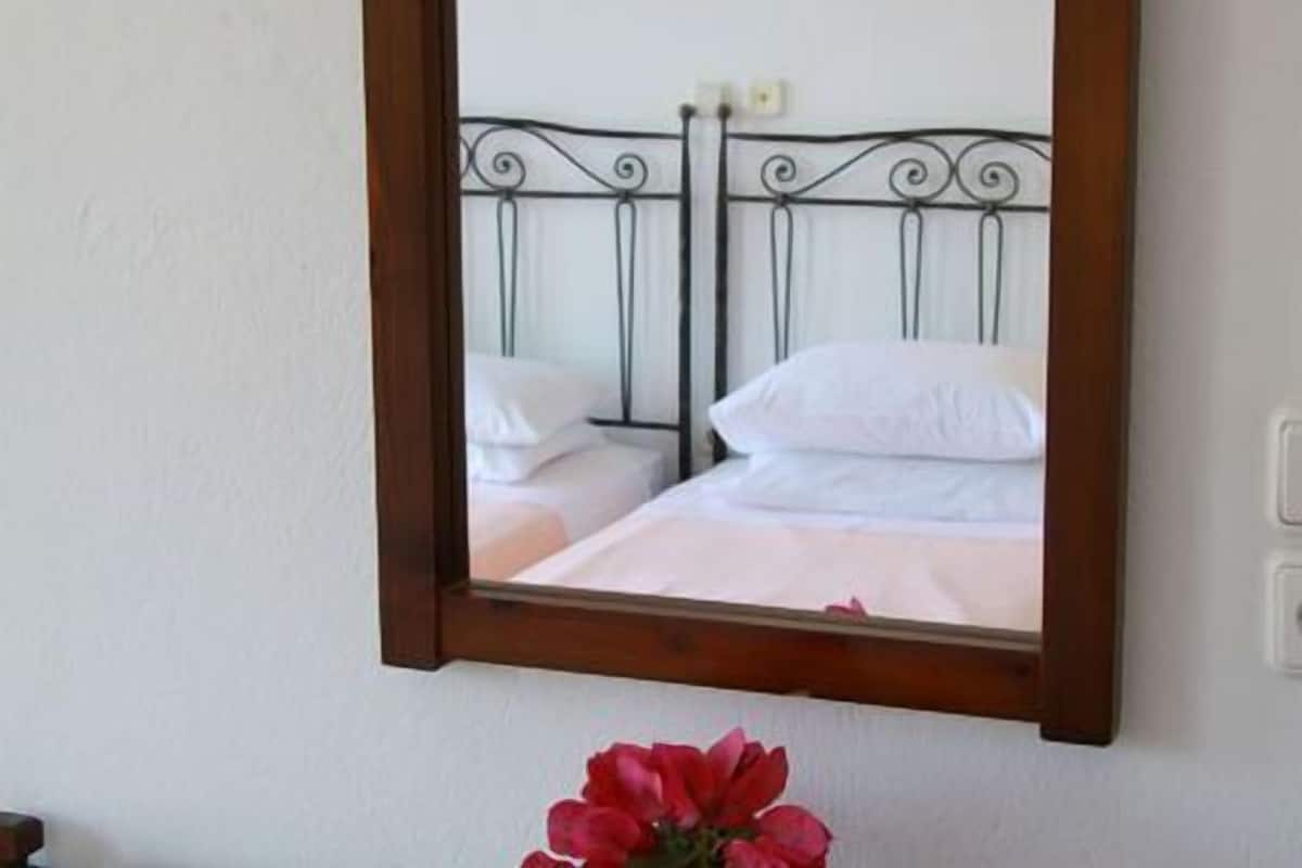 Kamar Single Standar | Kedap suara, setrika/meja setrika, dan tempat tidur bayi gratis