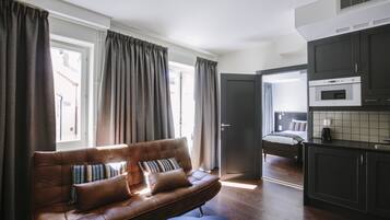 1 Schlafzimmer, Zimmersafe, Schreibtisch, Bügeleisen/Bügelbrett