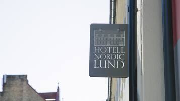 Naamplaatje voor Hotel Nordic Lund.