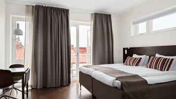 Superior-rum - 2 enkelsängar - icke-rökare - balkong | Värdeförvaringsskåp på rummet, skrivbord och strykjärn/strykbräda