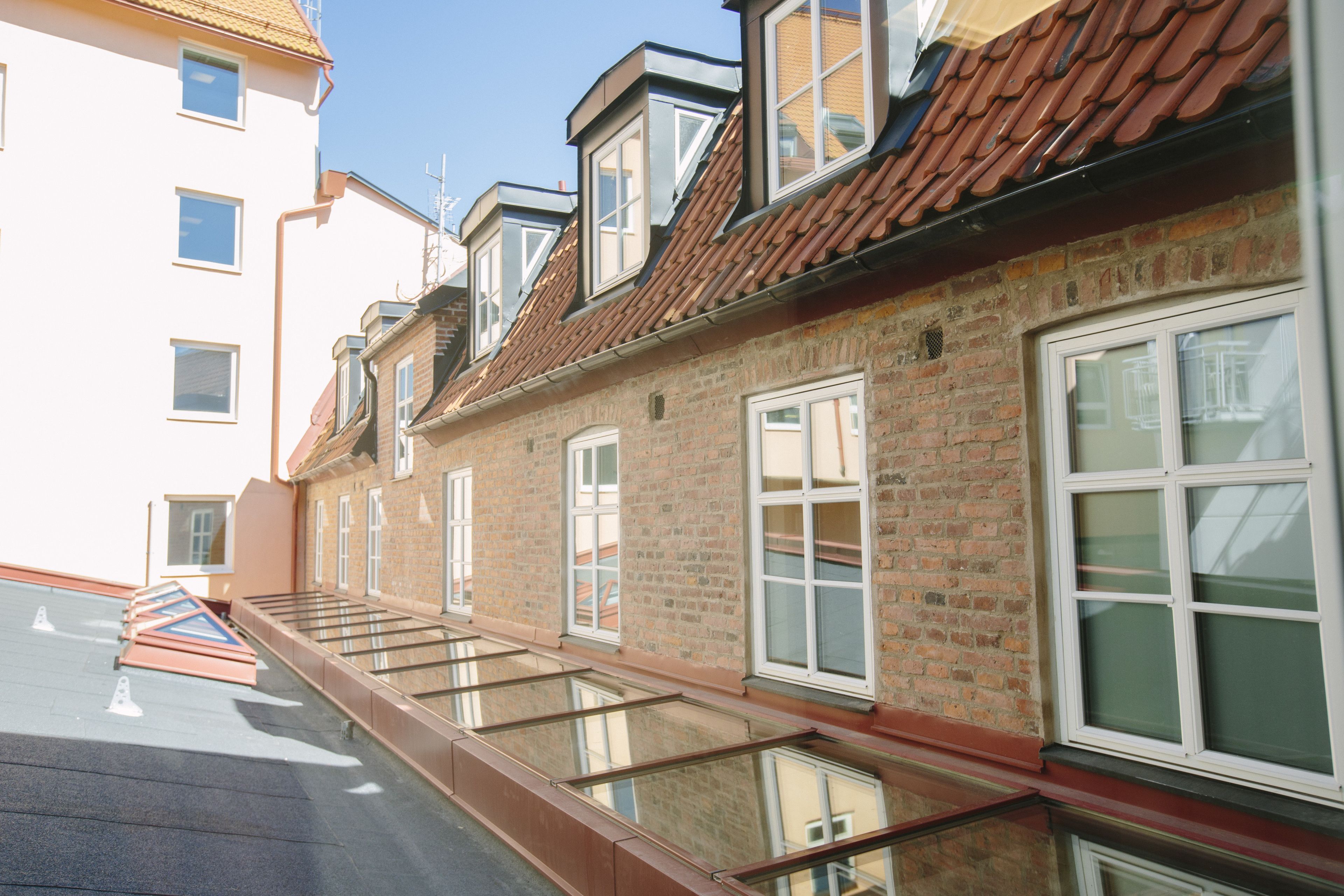 studio (large) | exterior