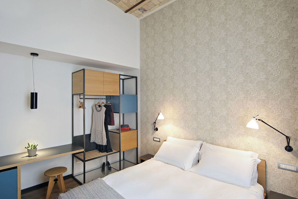 Annex Building Triple Room | Luxe beddengoed, een kluis op de kamer, een bureau, een laptopwerkplek