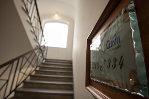 Handrails in stairways - Vibe Nazionale (Rome)