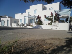 Exterior - Kavalieros Studios (Milos)