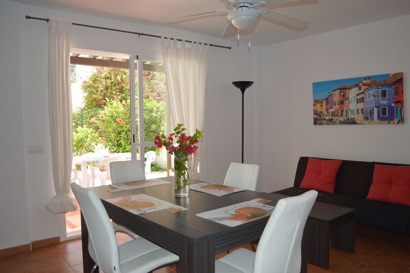 Standard Apartment, 1 Bedroom, Smoking | Living room