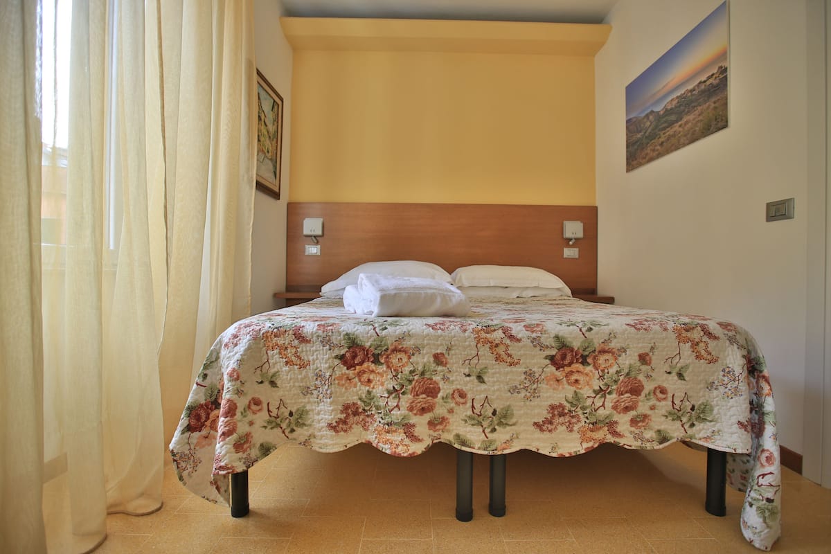 Double Room (Costa) | In-room safe, desk, laptop workspace, free WiFi