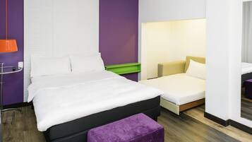 Apartamento estándar, 1 cama doble con sofá cama | Minibar, caja fuerte, escritorio y sistema de insonorización