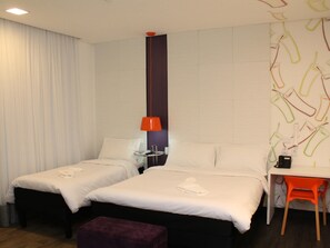 Standard Apartment, Multiple Beds | Minibar, in-room safe, desk, soundproofing - Ibis Styles Ponta Pora (Ponta Pora)
