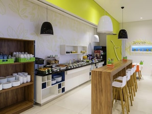 Daily buffet breakfast (BRL 53 per person)