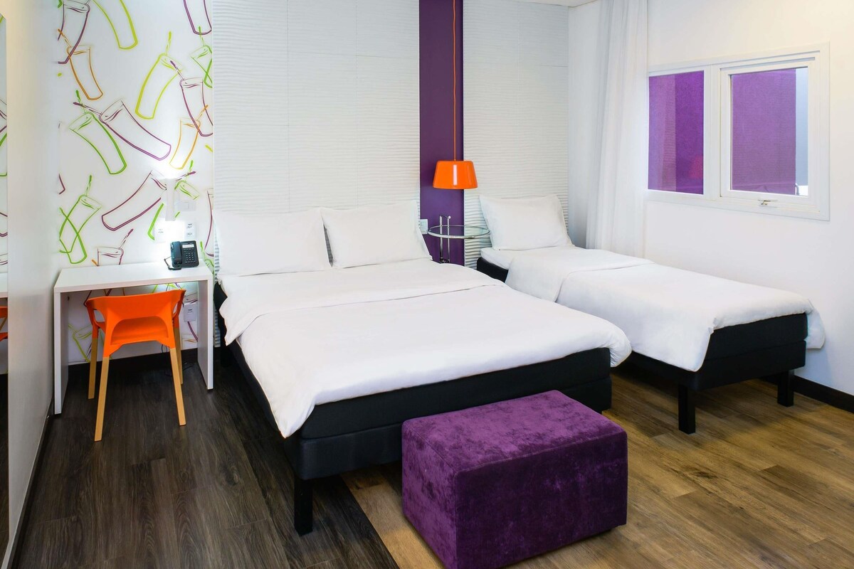 Apartamento standard, várias camas | Frigobar, cofres nos quartos, escrivaninha, quartos à prova de som