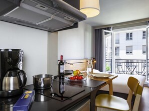 Studio, 1 Double Bed, Balcony | Desk, soundproofing, free cribs/infant beds, free WiFi - Aparthotel Adagio Access La Défense Puteaux (Puteaux)