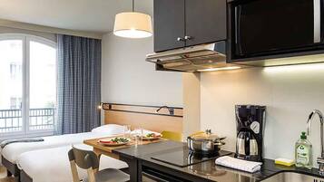 Bureau, chambres insonorisées, lits bébé (gratuits), Wi-Fi gratuit