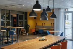 Tägliches kontinentales Frühstück gegen Gebühr