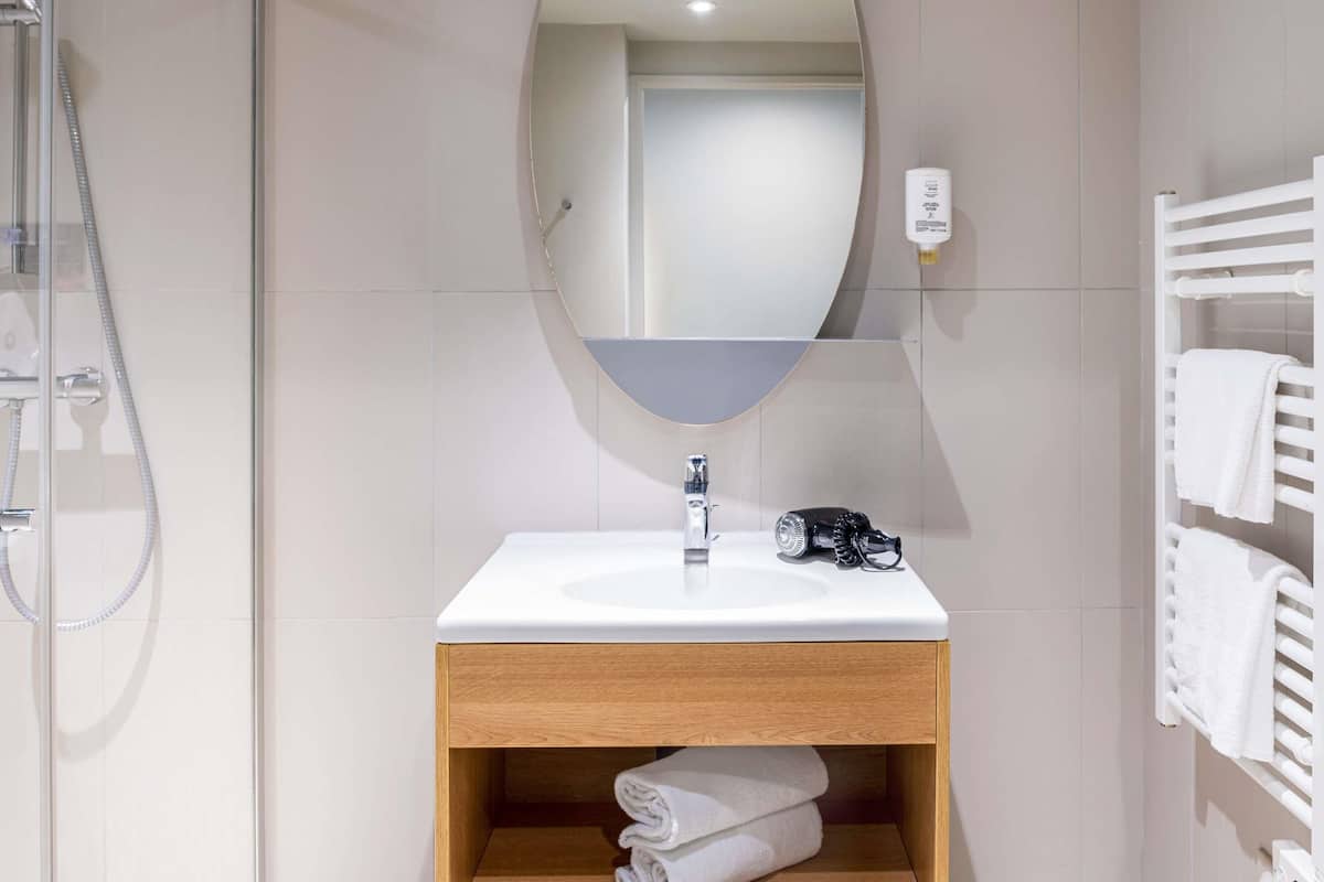 Studio, 2 Double Beds, Connecting Rooms | Desk, soundproofing, free cribs/infant beds, free WiFi