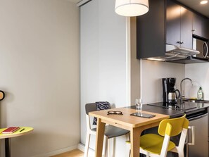 Bureau, chambres insonorisées, lits bébé (gratuits), Wi-Fi gratuit