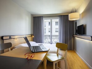 Bureau, chambres insonorisées, lits bébé (gratuits), Wi-Fi gratuit